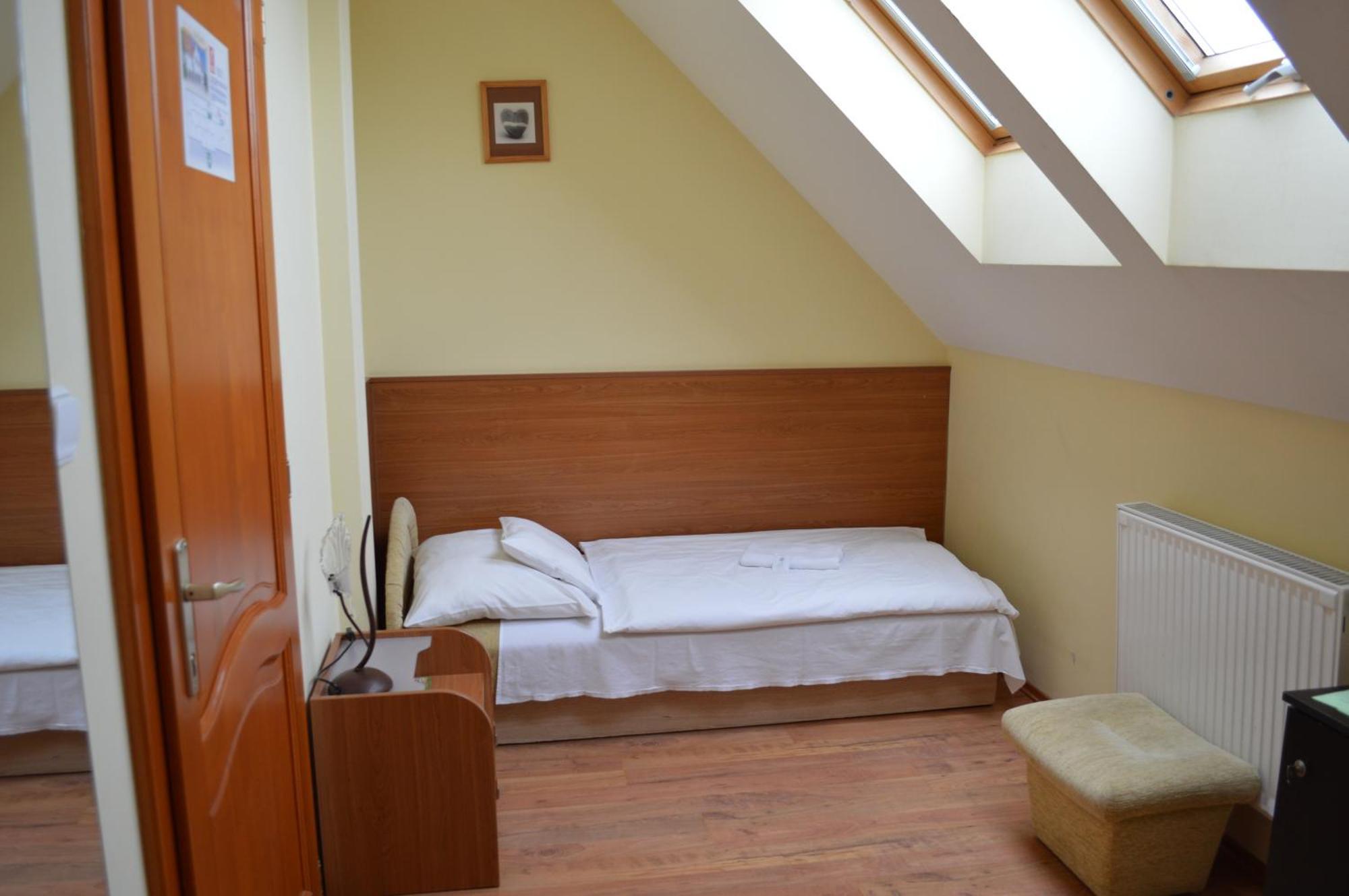 Natural Panzió Győr Habitación foto